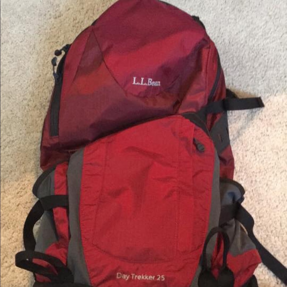 LL Bean day trekker 25 maroon backpack